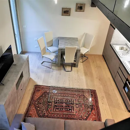 Apartment Hostdomus - Loft Lagrange