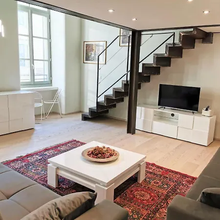 Apartment Hostdomus - Loft Lagrange