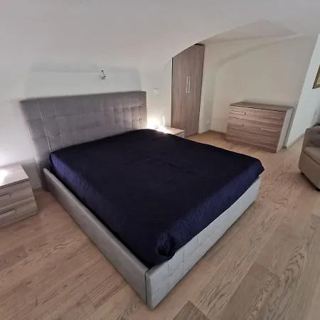 Apartment Hostdomus - Loft Lagrange