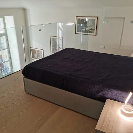 Hostdomus - Loft Lagrange Apartment