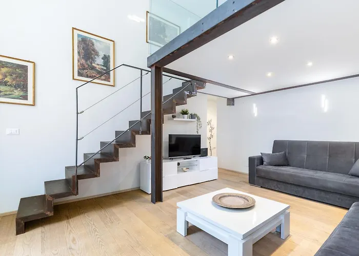 Hostdomus - Loft Lagrange Lejlighed
