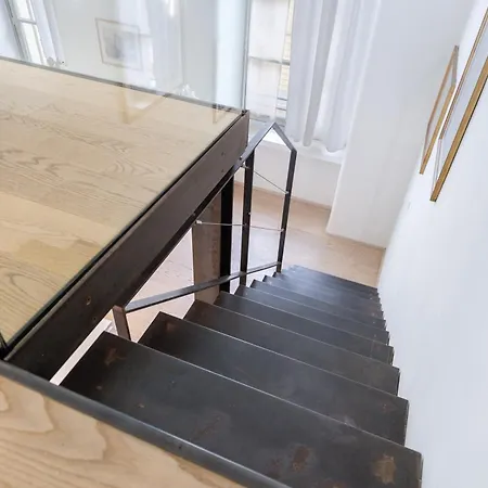 Hostdomus - Loft Lagrange * Turín