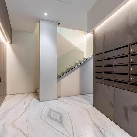 Hostdomus - Loft Lagrange Турин