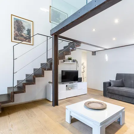 Hostdomus - Loft Lagrange Апартаменты