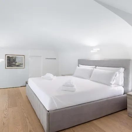 Апартаменты Hostdomus - Loft Lagrange Турин