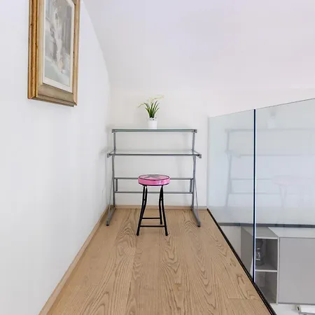 Apartamento Hostdomus - Loft Lagrange *